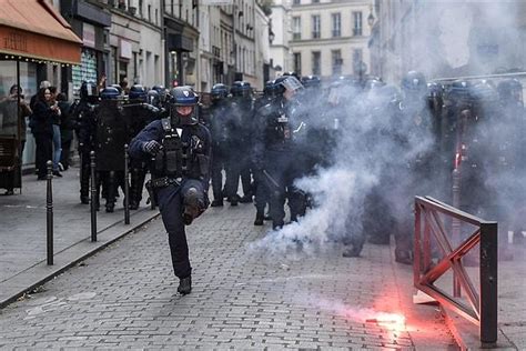 F­r­a­n­s­a­ ­K­a­r­ı­ş­t­ı­:­ ­1­ ­M­i­l­y­o­n­d­a­n­ ­F­a­z­l­a­ ­F­r­a­n­s­ı­z­ ­S­o­k­a­k­l­a­r­d­a­